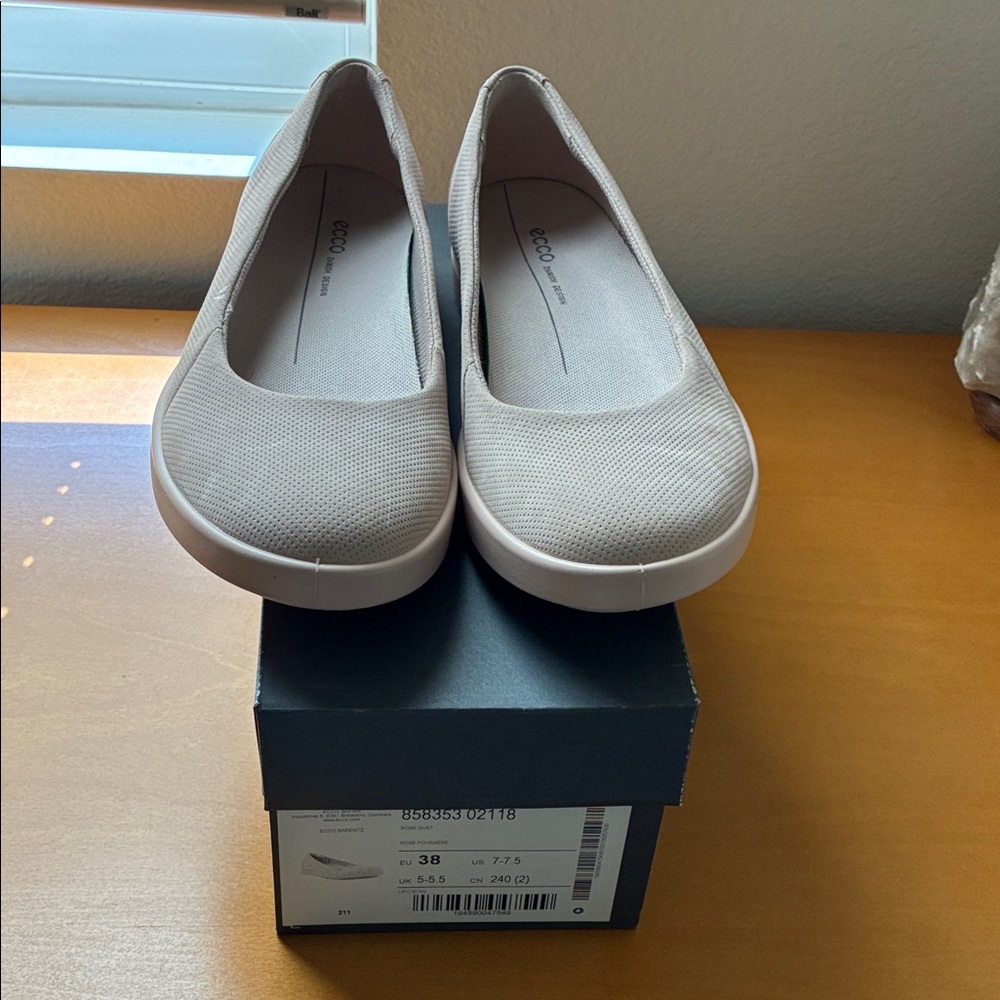 Ecco Women's Pale Neutral Pink Ballet-Style Flats.  European Size 38.